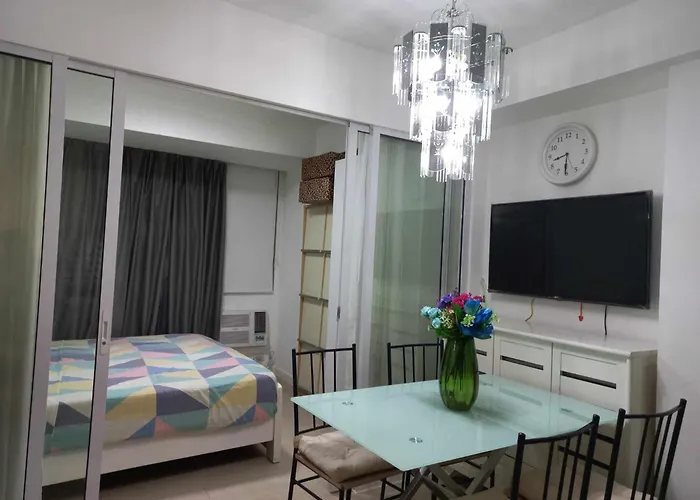 Hotel Azure Urban Staycation By Owner Only 2*